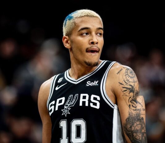 Wyniki NBA: 44 punkty Lillarda. 16 oczek Sochana i przepychanka z Morrisem