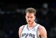 NBA: Ogromne zainteresowanie graczem Spurs. Po kolegę Sochana ustawiła się długa kolejka