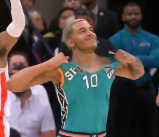 NBA: Sochan z frustracji aż rozdarł koszulkę. Gregg Popovich nie mógł ukryć podziwu