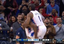 Wyniki NBA: Historyczny mecz duetu Harden – Embiid i powrót Sixers, koniec serii zwycięstw Bucks, 29 minut Sochana