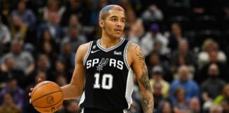 Wyniki NBA: 22 punkty Sochana, pierwsze double-double i wygrana Spurs! Doncić i Irving lepsi od Embiida i Hardena! Pokaz siły Warriors