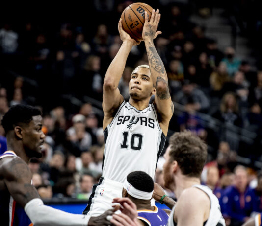 NBA: Dziennikarze z San Antonio przesuwają Sochana na rezerwę. Co to oznacza?