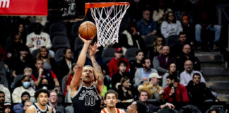 Wyniki NBA: Rekord kariery Sochana! 45 punktów Younga i 44 Haliburtona, Thunder deklasują Lakers, wpadka Bucks