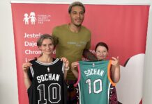 Jeremy Sochan wspiera Fundację Dajemy Dzieciom Siłę