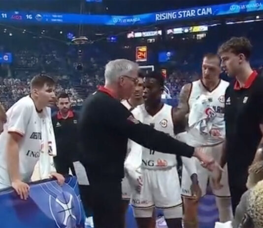 MŚ: Spięcie Schroedera z trenerem w trakcie meczu. „Nie dotykaj mnie w ten sposób”