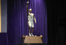 NBA: Lakers odsłonili pomnik Kobego! Bryant wybrał go osobiście
