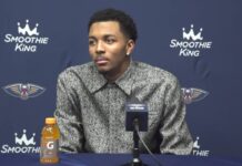 NBA: Jego matka przejęła konferencję prasową. Nie chciał odpowiadać