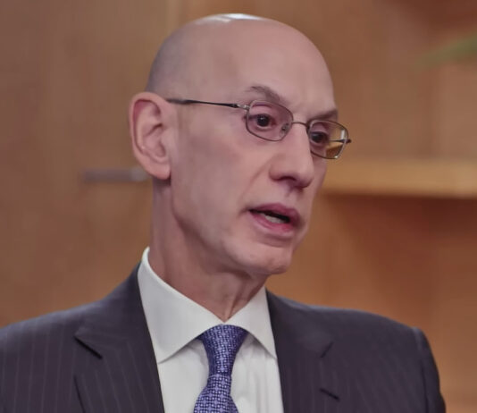 NBA: Komisarz ligi zaniepokojny konfliktem LeBrona Jamesa