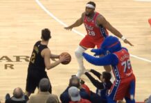 NBA: Niecodzienna sytuacja. 76ers zyskali szóstego zawodnika?