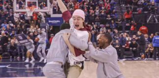 NBA: Ale wygrał! Niesamowity rzut z połowy!