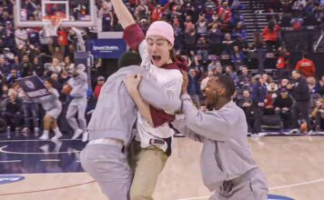 NBA: Ale wygrał! Niesamowity rzut z połowy!