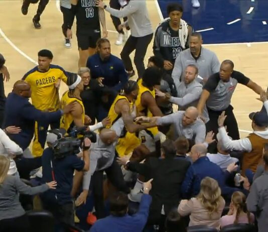 NBA: Blisko bójki! Zawodnicy obu drużyn ruszyli na siebie. Są kary!