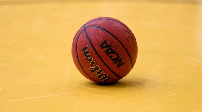 NBA: Zaskakująca decyzja młodych zawodników. Dlaczego nie chcą iść do draftu?