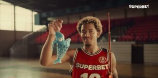 Muzyka, fryzury i rybki? Jeremy Sochan w nowym spocie reklamowym