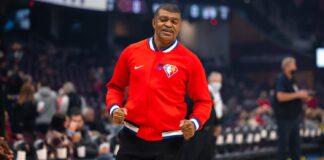 NBA: Sędziowie ze słuchawkami. Nowość na parkietach NBA