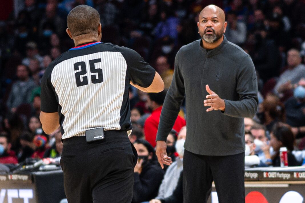 sedzia referee sedziowie trener J.B. Bickerstaff
