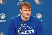 NBA: Trudny początek Flagga. Już pojawiła się krytyka