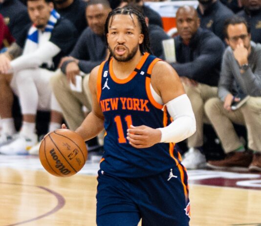 Wyniki NBA: 70 punktów duetu Towns-Brunson, Jokić z triple-double pokonany! Wpadki Spurs i Timberwolves