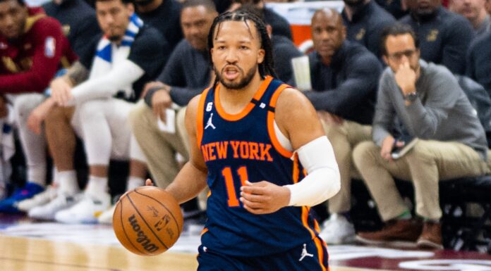 Wyniki NBA: 70 punktów duetu Towns-Brunson, Jokić z triple-double pokonany! Bójka w Nowym Orleanie. Wpadki Spurs i Timberwolves