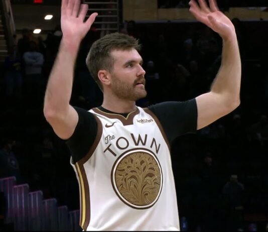 NBA: Hipster czy robotnik? Podbija serca kibiców, a jego historia jest jak z filmu!