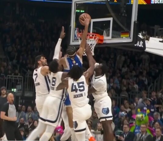 Wyniki NBA: Wygrana Magic po zaciętym meczu w Berlinie, brutalny wsad Blacka!