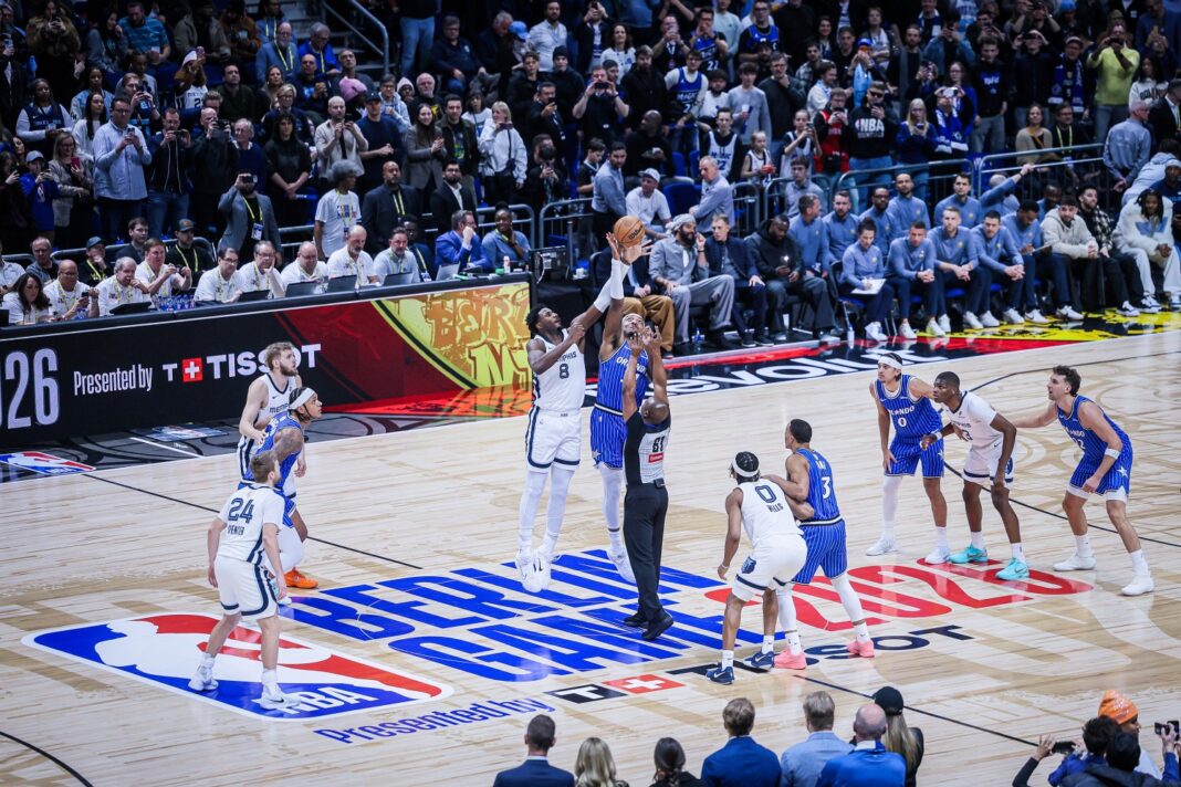 Orlando Magic Memphis Grizzlies mecz tipoff start rzut sędziowski berlin