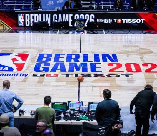 NBA: Thomas Müller i Jürgen Klopp przyciągnęli kibiców? Berlin i Londyn biją rekordy, ale czy ma to znaczenie dla kibiców NBA w Polsce?