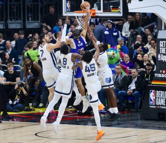 NBA: Wsad roku w Berlinie? Zapakował nad 4 obrońcami!