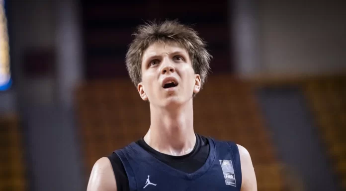 NBA: Francuski łącznik. 20-latek podąża śladami Larry’ego Birda?