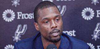 NBA: Gracz Spurs doznał urazu. Kuriozalna sytuacja