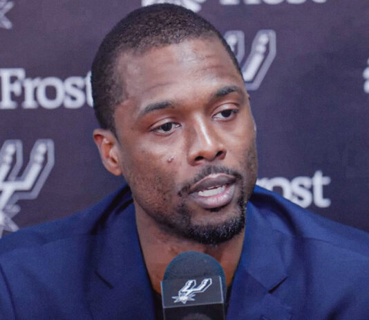 NBA: Kuriozalny uraz gracza Spurs. Doznał kontuzji podczas drzemki?!