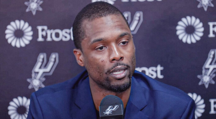 NBA: Gracz Spurs doznał urazu. Kuriozalna sytuacja