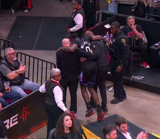 NBA: Gracz Rockets przeprasza po tym, jak spowodował poważny uraz rywala