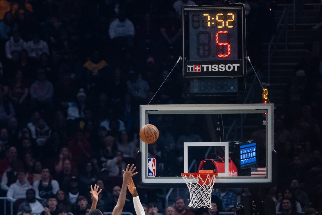 kosz piłka hala obręcz NBA tablica zegar
