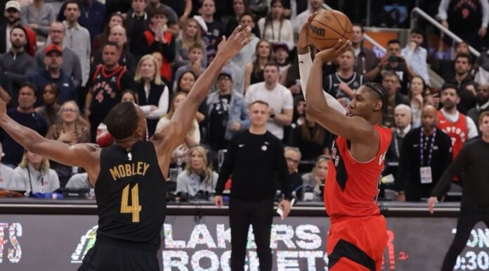 NBA: Rzut jeden na milion! To nie miało prawa wpaść!