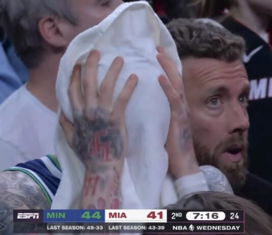 NBA: Zrobił 5 kroków przed nosem sędziego, a ten nic!?